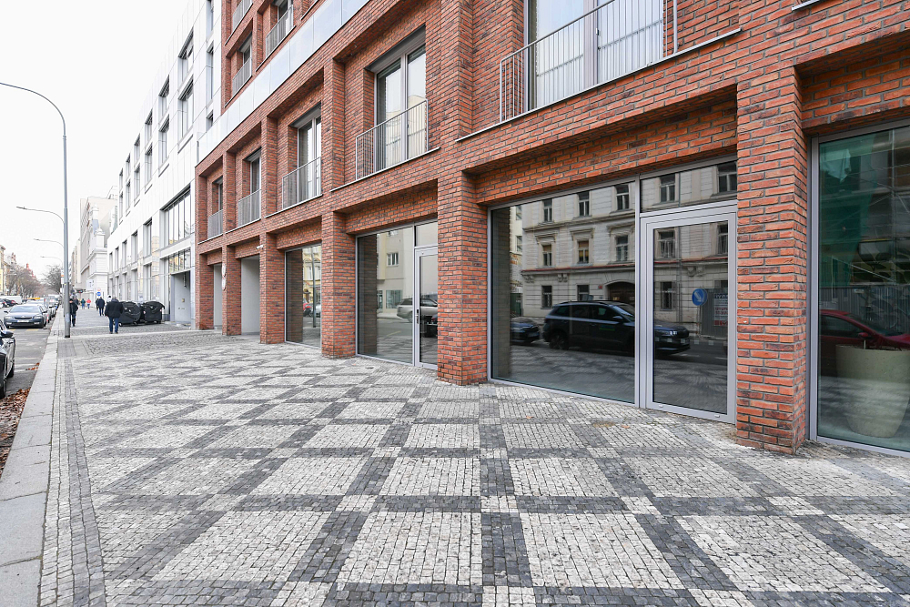 Hlavné mesto Praha, Karlín - Praha 8 | Predaj, Kancelárské priestory, 892 m²
