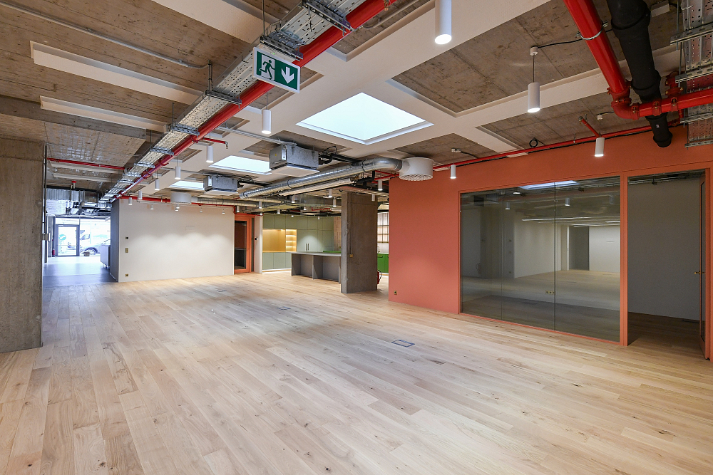 Hlavné mesto Praha, Karlín - Praha 8 | Predaj, Kancelárské priestory, 892 m²
