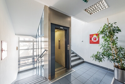 Štúrová, Staré Mesto - Bratislava I | Prenájom, Administratívna budova, 77 m²