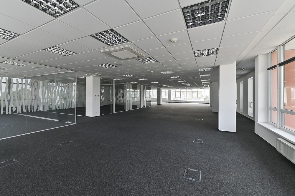 Ševčenkova, Petržalka - Bratislava V | Rent, Office building, 5 050 m²